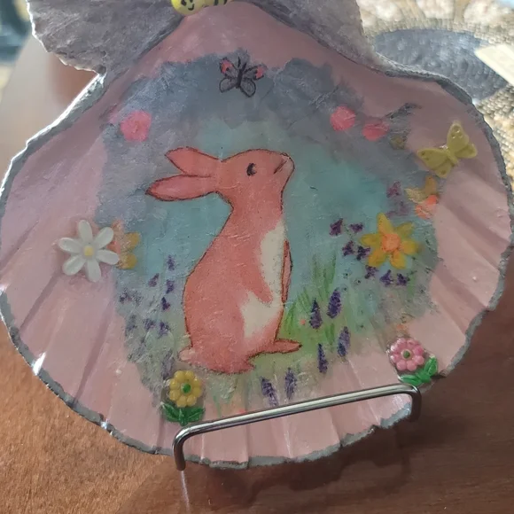 Decorative Pink Shell with Rabbit and Flowers - Picture 4 of 7
